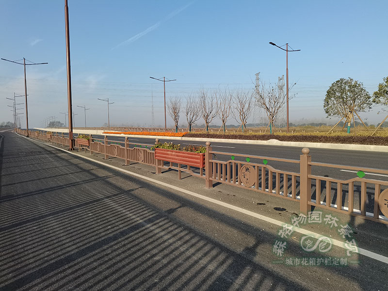 橋梁鋁合金花箱護(hù)欄案例