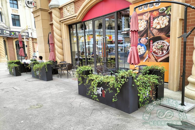 商業(yè)街隔斷花箱