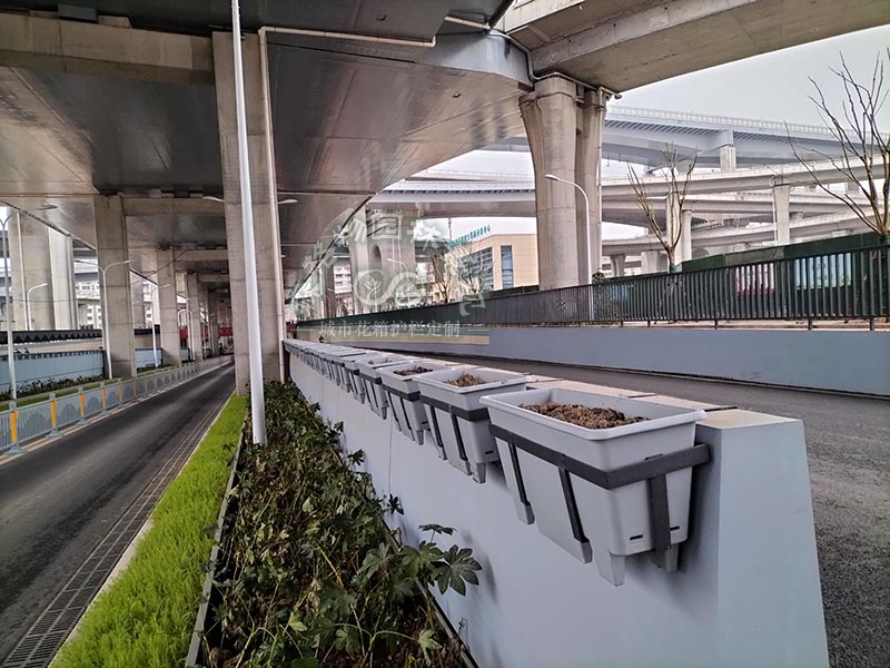 安徽蕪湖高架橋梁懸掛式花盆 不銹鋼花架