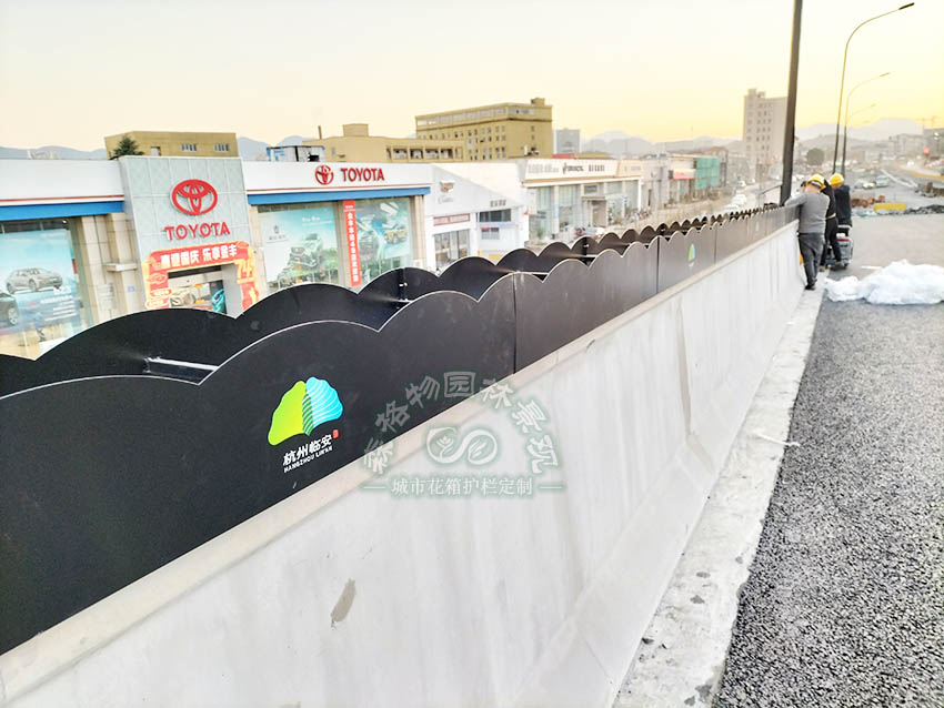 杭州臨安高架快速路橋墩花箱綠化提升方案