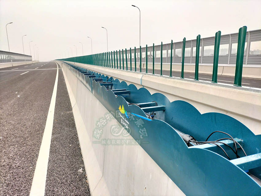 上海金山高架橋梁不銹鋼花槽帶自動(dòng)滴管系統(tǒng)