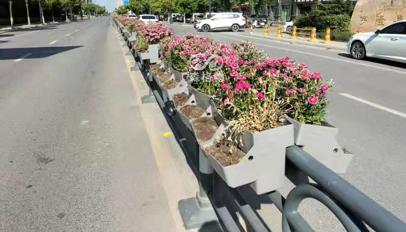 市政道路玻璃鋼花箱里放什么泥土好？