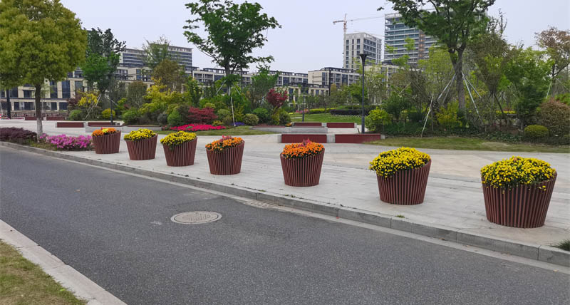 市政道路護(hù)欄花箱的作用有哪些呢？