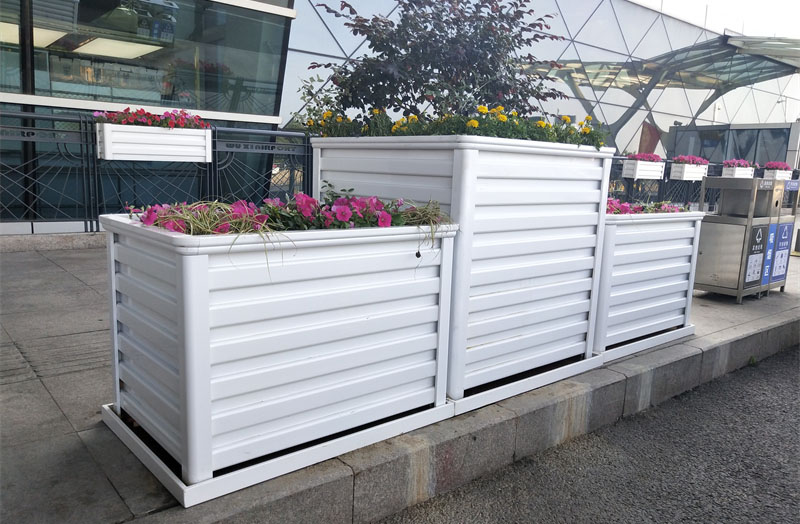 實(shí)木花箱好還是鋁合金花箱好？