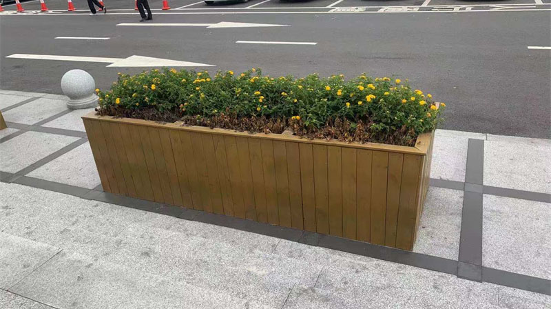 防腐木花箱用什么土適合植物生長？