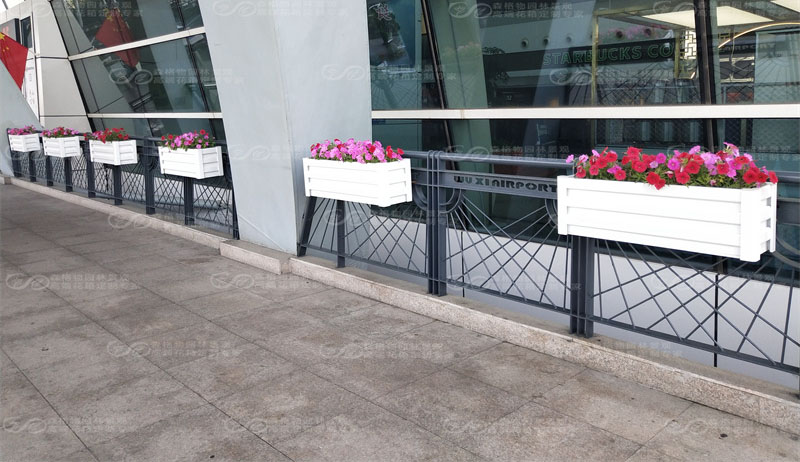 橋梁懸掛式花箱好用嗎？