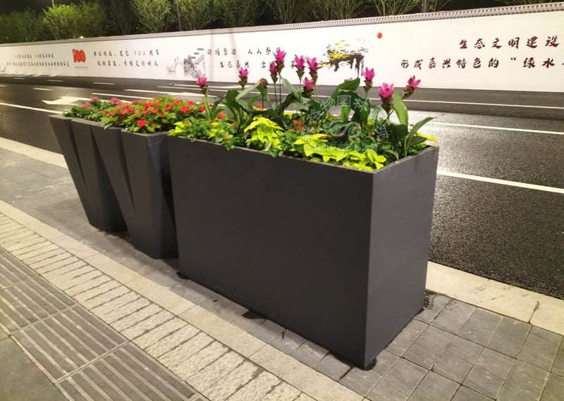 什么是鐵藝道路花箱，這樣的花箱好用嗎？