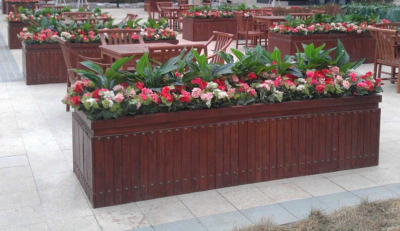 浙江防腐木花盆定制廠家講解防腐木花箱的特點(diǎn)