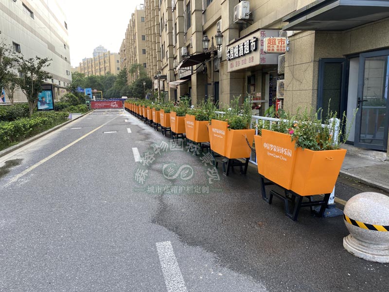 不銹鋼花箱在運(yùn)輸存放中應(yīng)該注意哪些事項(xiàng)？