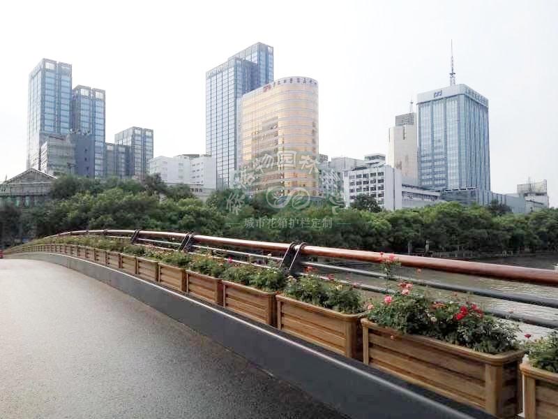 鋁合金花箱廠家告訴你鋁合金花箱尺寸一般是多少呢？