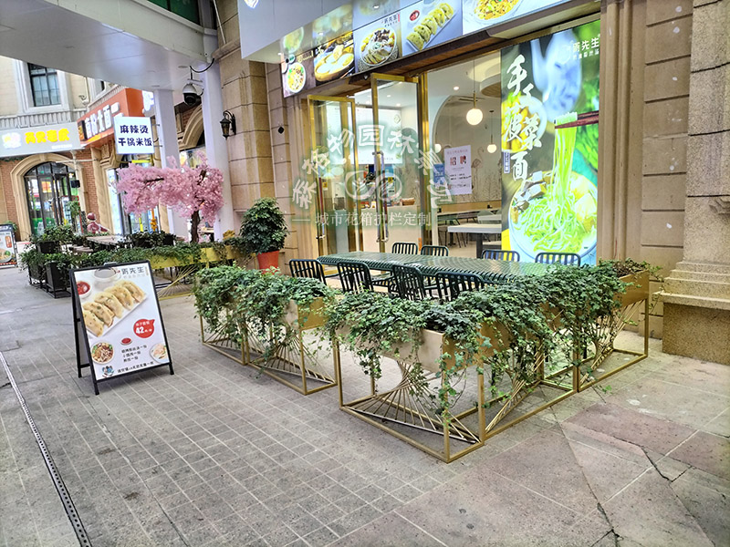 不銹鋼花箱定做注意事項