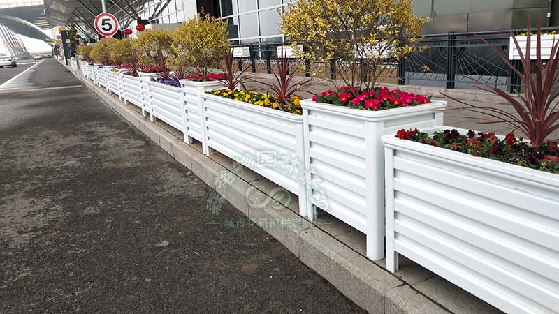 白色鋁合金花箱，樸素的白，是一種審美也是素簡(jiǎn)的心性