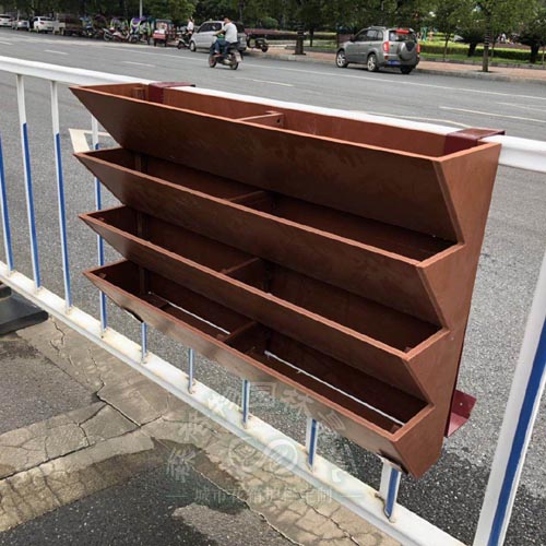 懸掛式馬鞍形多層PVC花箱護(hù)欄