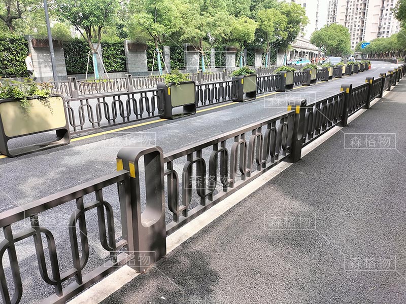 浙江余杭3.5公里花箱護(hù)欄案例