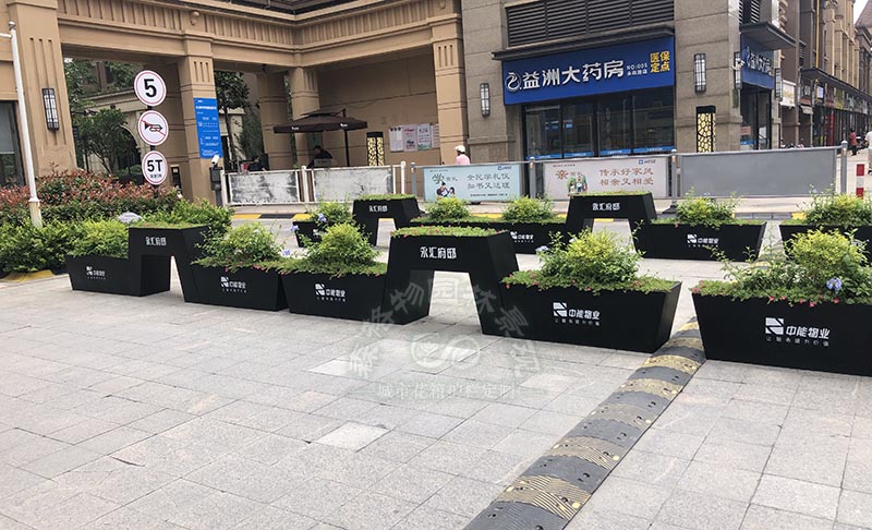 嘉興永匯府邸小區(qū)入口花箱案例