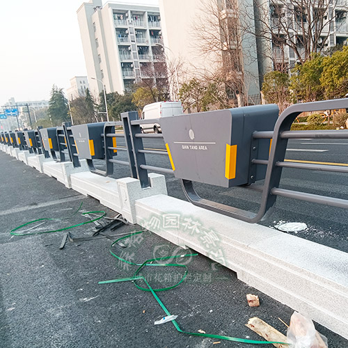 隔離石墩船型花箱護(hù)欄