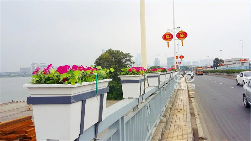 橋梁護欄花箱的基本規(guī)格和特點介紹