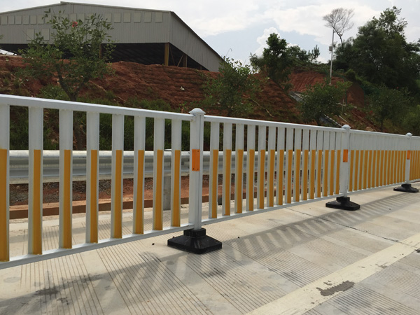 如何維護(hù)保養(yǎng)道路護(hù)欄