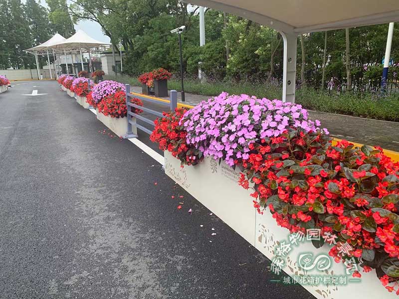 什么是城市市政道路花箱護(hù)欄？