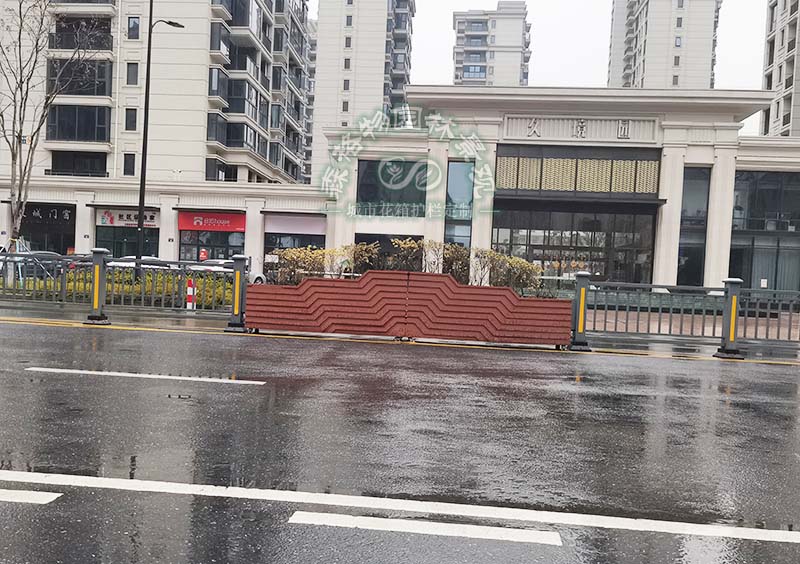在道路中花箱護(hù)欄代替普通護(hù)欄具有哪些好處