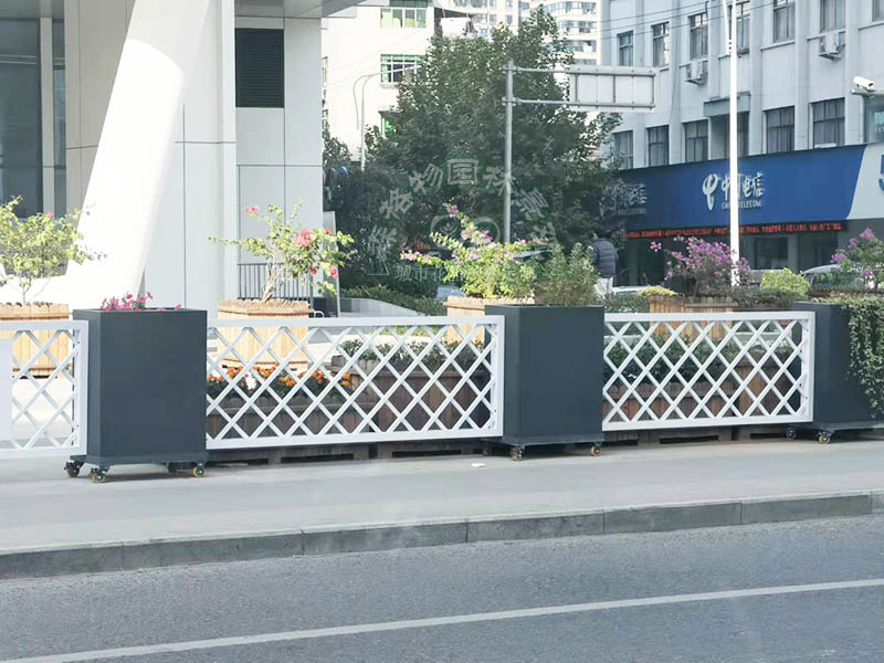 市政護(hù)欄花箱，為什么越來越受歡迎？
