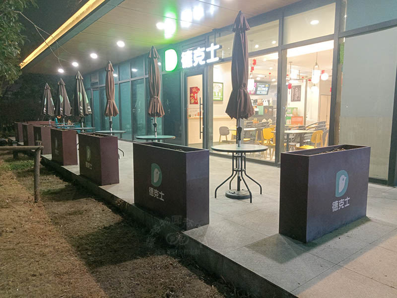 如何選擇園林景區(qū)專用花箱