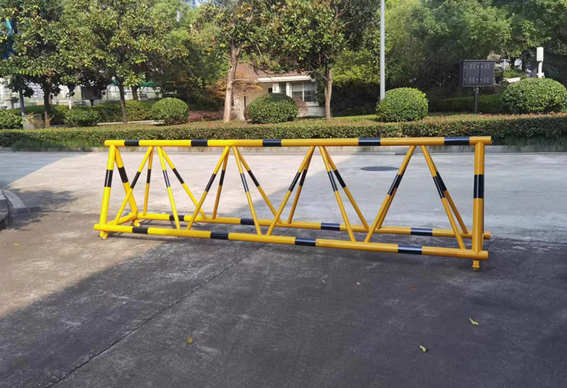 拒馬護欄快速設(shè)置隔離帶，保障群眾安全