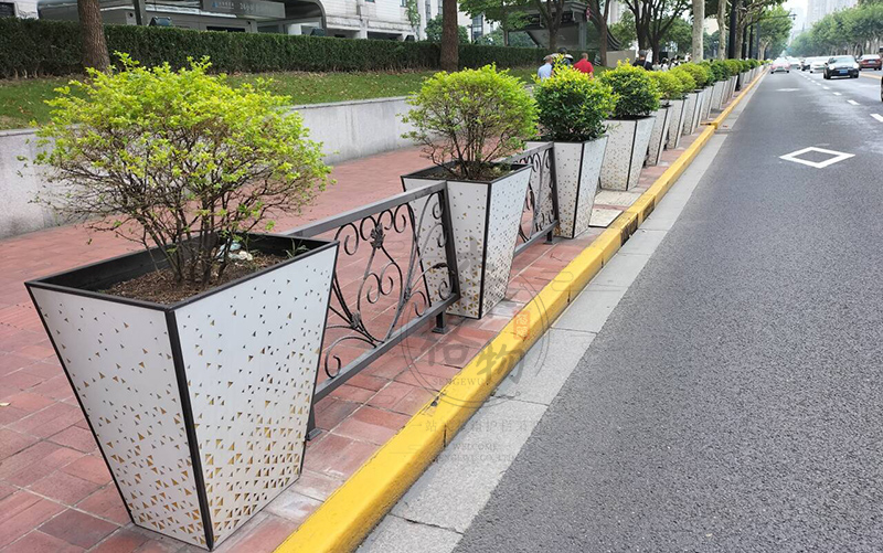 不銹鋼景觀花箱護(hù)欄的特點(diǎn)